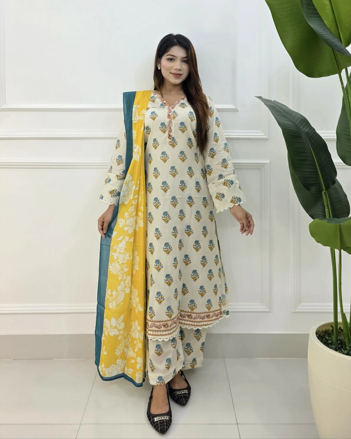 লাক্সারি লন থ্রি-পিস